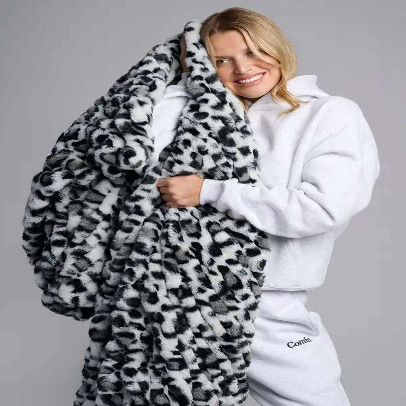 Comfrt | The Dreamer Blanket | Oversized, Cozy, Soft Warm Throw